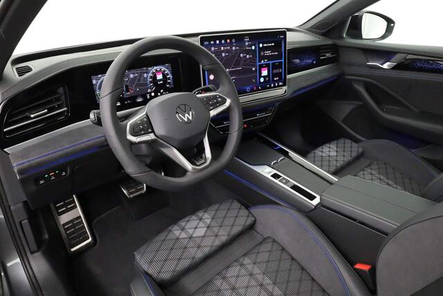 Volkswagen PASSAT Variant R-Line Edition 1.5 eHybrid 150 kW / 204 pk DSG | Pano | HUD | Stoelverwarming | ACC | 19 inch