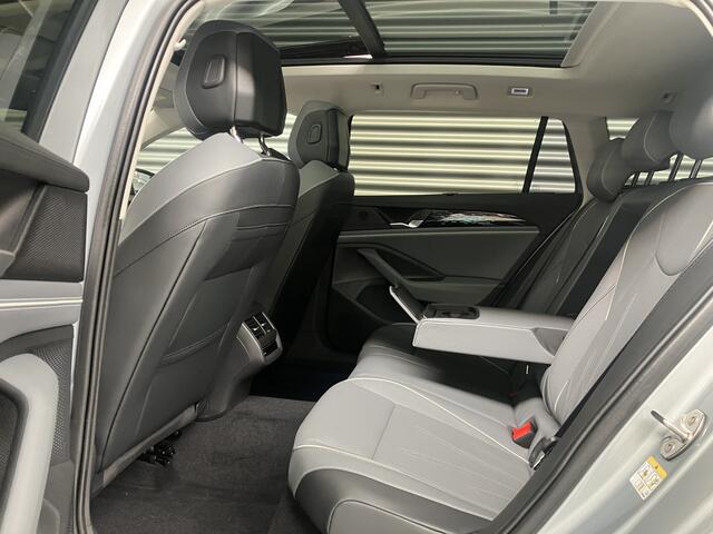 Volkswagen PASSAT Variant 1.5 eTSI ELEGANCE/PANORAMA/360 CAM/LEER/STOEL MEM/HEAD UP/ENZ