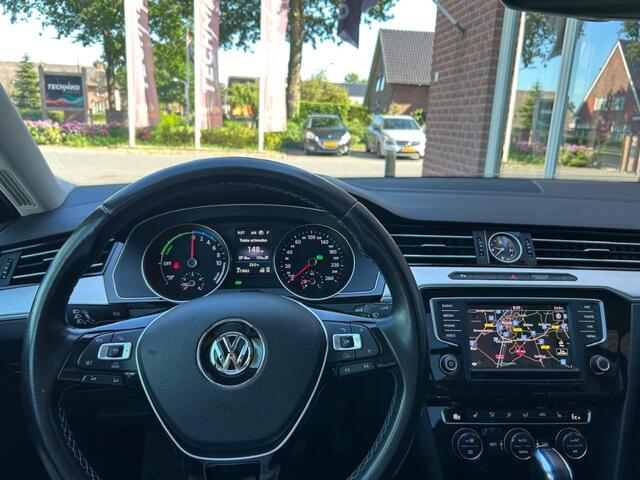 Volkswagen PASSAT 1.4 T. GTE C.S. Pl. PANO / SCHUIF.KANTELDAK / FULL.LED / TREKHAA