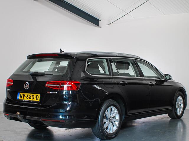 Volkswagen PASSAT Variant 1.6 TDI Highline, LED, ACC, Navigatie, Bluetooth, Trekhaak