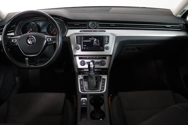 Volkswagen PASSAT Variant 1.6 TDI Highline, LED, ACC, Navigatie, Bluetooth, Trekhaak