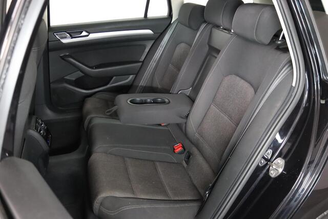 Volkswagen PASSAT Variant 1.6 TDI Highline, LED, ACC, Navigatie, Bluetooth, Trekhaak
