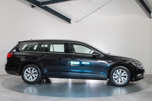 Volkswagen PASSAT Variant 1.6 TDI Highline, LED, ACC, Navigatie, Bluetooth, Trekhaak