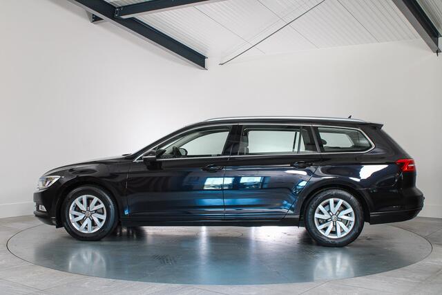 Volkswagen PASSAT Variant 1.6 TDI Highline, LED, ACC, Navigatie, Bluetooth, Trekhaak