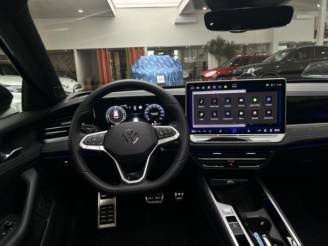 Volkswagen PASSAT 1.5 eHybrid R-Line Edition 272PK DSG black style, matrix led, tr