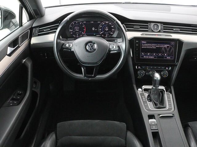 Volkswagen PASSAT 1.4 TSI R Line | Trekhaak | 360 camera | Stoelverwarming | Leder/Alcantara | Carplay | Adaptive cruise | Navigatie | Full LED | Virtual Cockpit