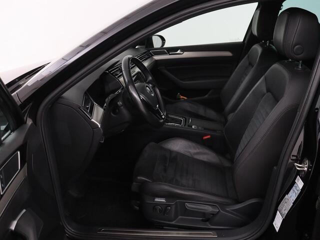 Volkswagen PASSAT 1.4 TSI R Line | Trekhaak | 360 camera | Stoelverwarming | Leder/Alcantara | Carplay | Adaptive cruise | Navigatie | Full LED | Virtual Cockpit