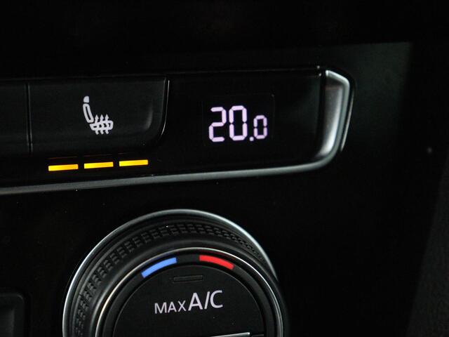 Volkswagen PASSAT 1.4 TSI R Line | Trekhaak | 360 camera | Stoelverwarming | Leder/Alcantara | Carplay | Adaptive cruise | Navigatie | Full LED | Virtual Cockpit