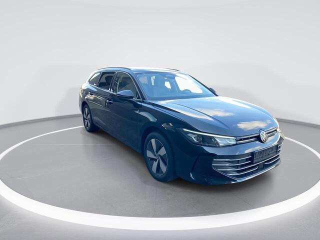 Volkswagen PASSAT Variant 1.5eTSI/150PK Business DSG · Navigatie · Trekhaak · 360°Camera + Parkeersensoren