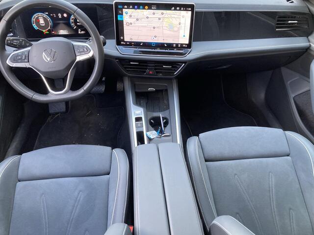 Volkswagen PASSAT Variant 1.5eTSI/150PK Business DSG · Navigatie · Trekhaak · 360°Camera + Parkeersensoren