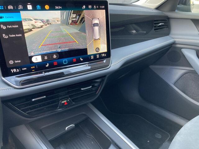 Volkswagen PASSAT Variant 1.5eTSI/150PK Business DSG · Navigatie · Trekhaak · 360°Camera + Parkeersensoren