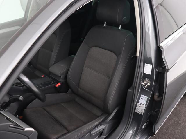 Volkswagen PASSAT 1.6 TDI Business Edition | Trekhaak | Full LED | Navigatie | Keyless | Parkeerhulp | Climate control | Cruise control | Bluetooth