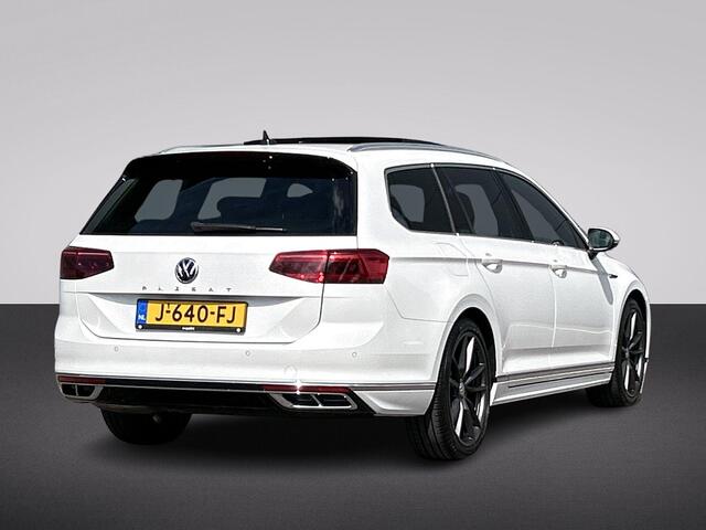 Volkswagen PASSAT Variant 1.5 TSI Elegance Business R 150PK DSG | Panorama dak | 2x R-line | Stoelverwarming | Achteruitrijcamera |