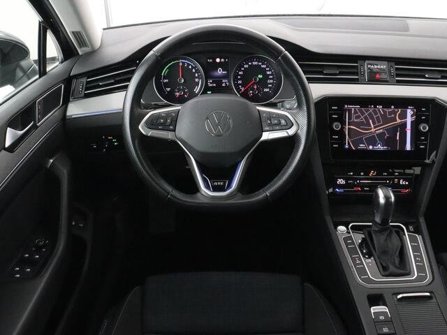 Volkswagen PASSAT 1.4 TSI PHEV GTE | Adaptive cruise | Camera | Matrix LED | Carplay | Navigatie | Climate control | Parkeerhulp | DAB