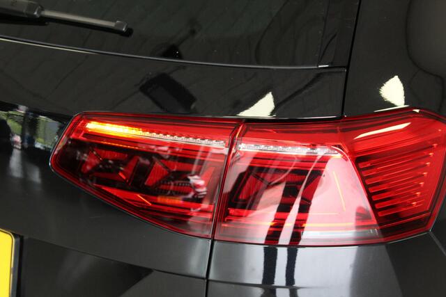 Volkswagen PASSAT Variant 1.4 TSI PHEV GTE Business | PANO | TREKHAAK | STOEL-VERW | KEYLESS | CARPLAY | 17'LMV | ACC | E-KLEP |