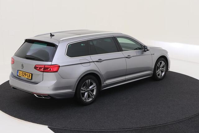 Volkswagen PASSAT Variant 2.0 TSI R-Line Business + / AUTOMAAT/ 190 PK/ PANO/ TREKHAAK/ 360 CAMERA/ PARK. SENSOREN/ LEDER/ LED/ DIGITAL DASHBOARD/ ELEK. ACHTERKLEP/ NAVI/ GETINT GLAS/ 17" LMV