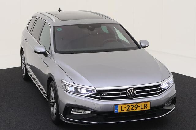 Volkswagen PASSAT Variant 2.0 TSI R-Line Business + / AUTOMAAT/ 190 PK/ PANO/ TREKHAAK/ 360 CAMERA/ PARK. SENSOREN/ LEDER/ LED/ DIGITAL DASHBOARD/ ELEK. ACHTERKLEP/ NAVI/ GETINT GLAS/ 17" LMV
