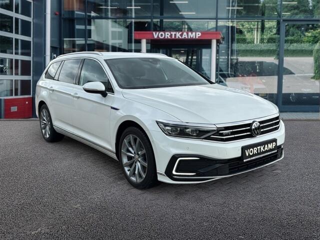 Volkswagen PASSAT 1.4 TSI DSG GTE TREKHAAK/CAMERA/NAVI/ACC/CARPLAY/E-KLEP/STOELVERW