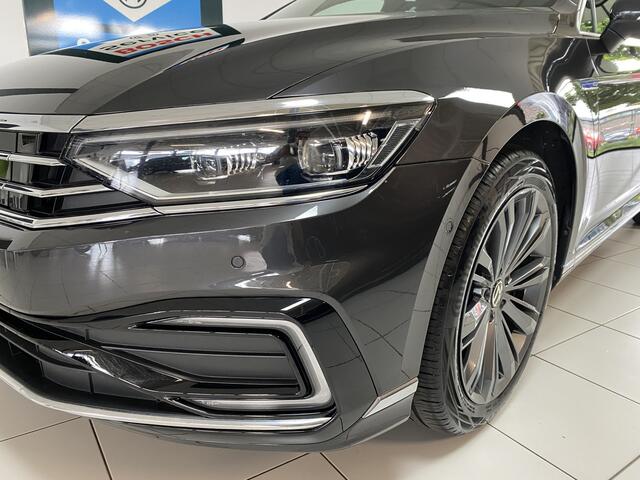 Volkswagen PASSAT Variant 1.4 TSI PHEV GTE Business Panodak /Leer /Trekhaak / Virtual cockpit