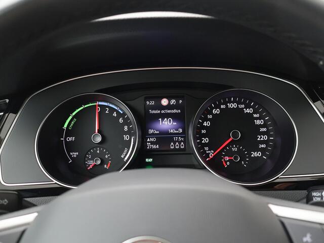 Volkswagen PASSAT Variant 1.4 TSI PHEV GTE Business | 218 PK | SoH 91% | Adaptive cruise control | Achteruitrijcamera | Dodehoek sensor |