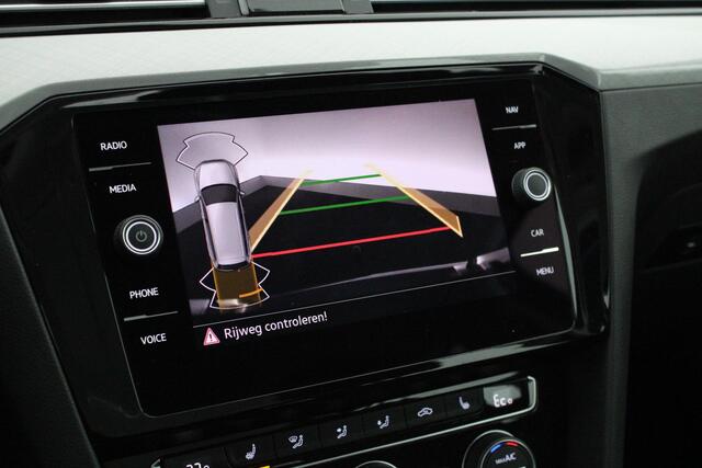 Volkswagen PASSAT Variant 1.4 TSI 218pk PHEV GTE Business Trekhaak Camera Stoelverwarming Navigatie