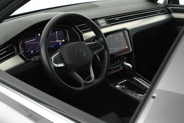 Volkswagen PASSAT Variant 1.5 TSI 150pk DSG R-Line Business + Trekhaak Camera Leder Keyless Led Stoelverwarming Virtual Cockpit