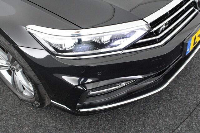 Volkswagen PASSAT Variant 1.5 TSI 150pk DSG R-Line Business + Trekhaak Camera Leder Keyless Led Stoelverwarming Virtual Cockpit