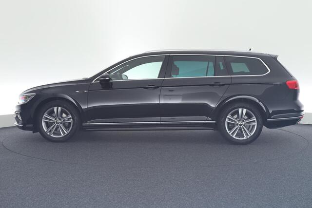 Volkswagen PASSAT Variant 1.5 TSI 150pk DSG R-Line Business + Trekhaak Camera Leder Keyless Led Stoelverwarming Virtual Cockpit