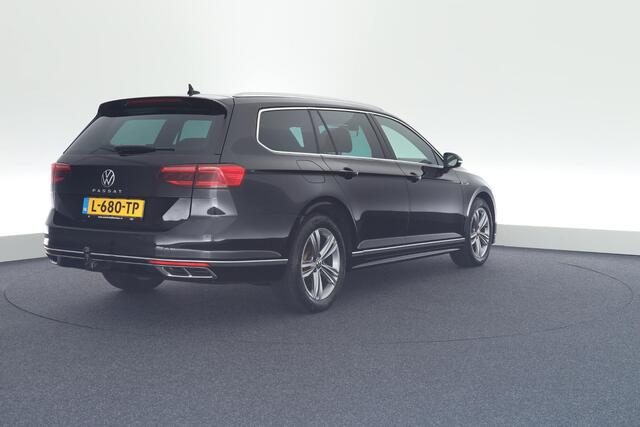 Volkswagen PASSAT Variant 1.5 TSI 150pk DSG R-Line Business + Trekhaak Camera Leder Keyless Led Stoelverwarming Virtual Cockpit