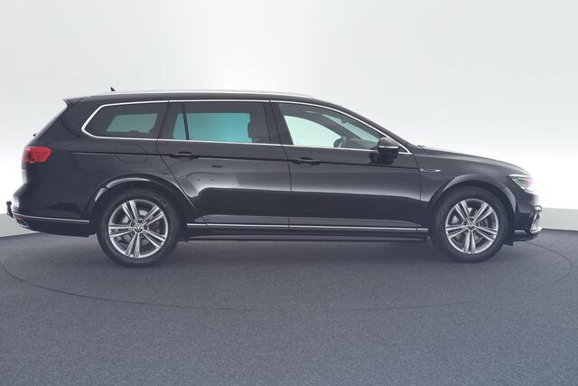 Volkswagen PASSAT Variant 1.5 TSI 150pk DSG R-Line Business + Trekhaak Camera Leder Keyless Led Stoelverwarming Virtual Cockpit