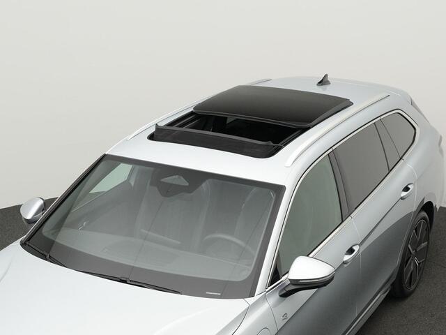 Volkswagen PASSAT Variant 1.5 eHybrid 204 pk DSG R-Line Edition | Panoramadak | IQ Light | Trekhaak | Stoel-/stuurverwarming | Adaptive Cruise | Park Assist | 19 inch