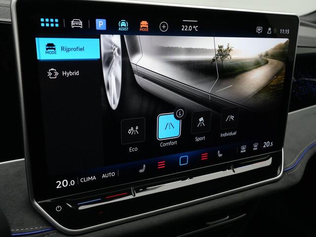 Volkswagen PASSAT Variant 1.5 eHybrid 204 pk DSG R-Line Edition | Panoramadak | IQ Light | Trekhaak | Stoel-/stuurverwarming | Adaptive Cruise | Park Assist | 19 inch