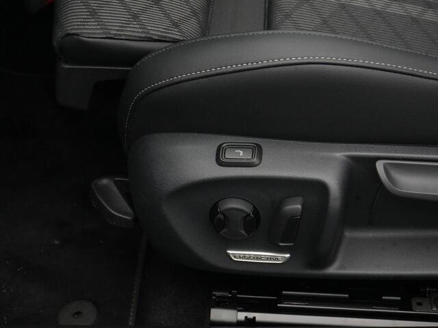 Volkswagen PASSAT Variant 1.5 eHybrid 204 pk DSG R-Line Edition | Panoramadak | IQ Light | Trekhaak | Stoel-/stuurverwarming | Adaptive Cruise | Park Assist | 19 inch