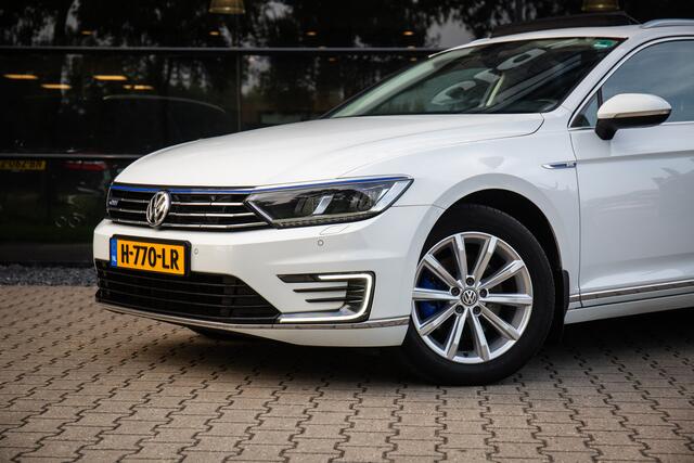 Volkswagen PASSAT Variant 1.4 TSI GTE Trekhaak, Panoramadak, Comfortstoelen, Stoelverwarming