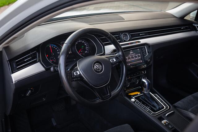 Volkswagen PASSAT Variant 1.4 TSI GTE Trekhaak, Panoramadak, Comfortstoelen, Stoelverwarming