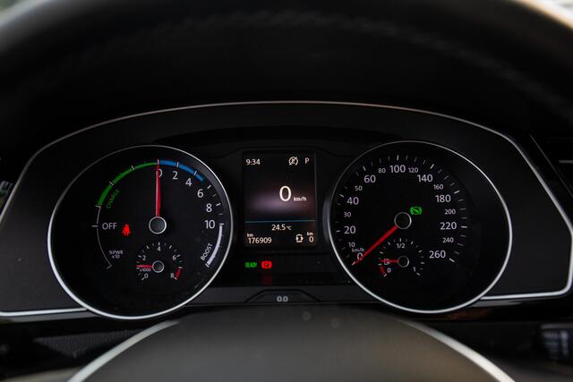 Volkswagen PASSAT Variant 1.4 TSI GTE Trekhaak, Panoramadak, Comfortstoelen, Stoelverwarming