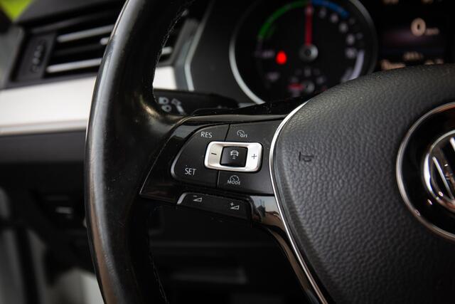 Volkswagen PASSAT Variant 1.4 TSI GTE Trekhaak, Panoramadak, Comfortstoelen, Stoelverwarming