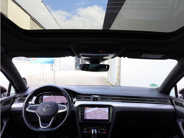 Volkswagen PASSAT Variant GTE 1.4 TSI PHEV Panodak | 360° | Virtual | Keyless | Half Leer | IQ Light Matrix LED | DCC | Trekhaak |