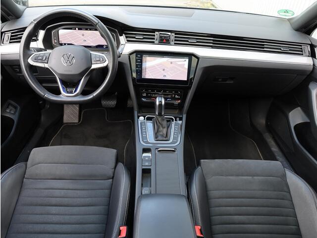 Volkswagen PASSAT Variant GTE 1.4 TSI PHEV Panodak | 360° | Virtual | Keyless | Half Leer | IQ Light Matrix LED | DCC | Trekhaak |