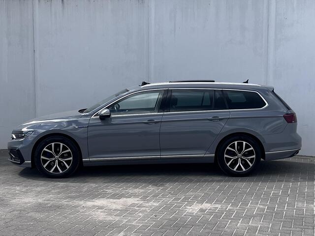 Volkswagen PASSAT Variant 1.4 TSI PHEV GTE Business / Dealer onderhouden / 1.600 kg trekgewicht / Panorama schuifdak / Digitaal dashboard / HUD / Stuur- & stoelverwarming / 17"LM wielen + winterwielenset inclusief /