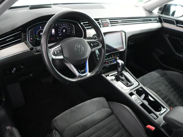 Volkswagen PASSAT Variant 1.4 TSI PHEV GTE Business | Matrix | Leer | HUD | Zwenkhaak |