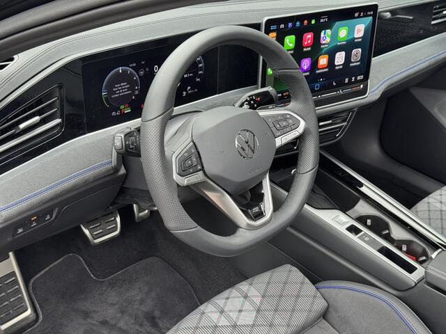 Volkswagen PASSAT Variant 1.5 eHybrid R-Line Edition 272PK | Trekhaak | Pano | Massage | 360° camera
