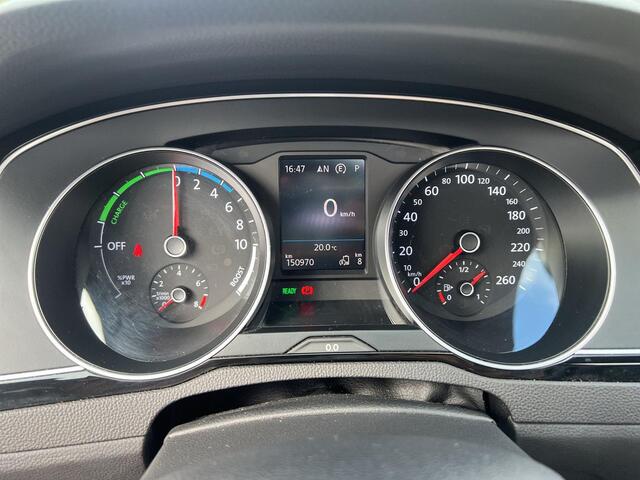 Volkswagen PASSAT Variant 1.4 TSI GTE Connected Series Plus | Pano | Trekhaak | Ergo |