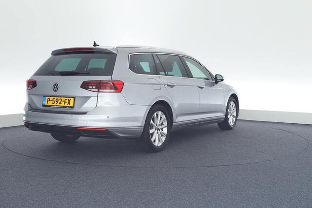 Volkswagen PASSAT Variant 1.5 TSI 150pk DSG Comfort Business Stoelverwarming Virtual Cockpit Navigatie
