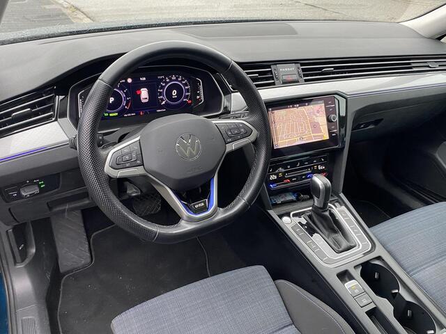 Volkswagen PASSAT Variant 1.4 TSi PHEV 218pk GTE Business met o.a. pano-dak, Winterpakket, Virtual Cockpit, camera, etc.