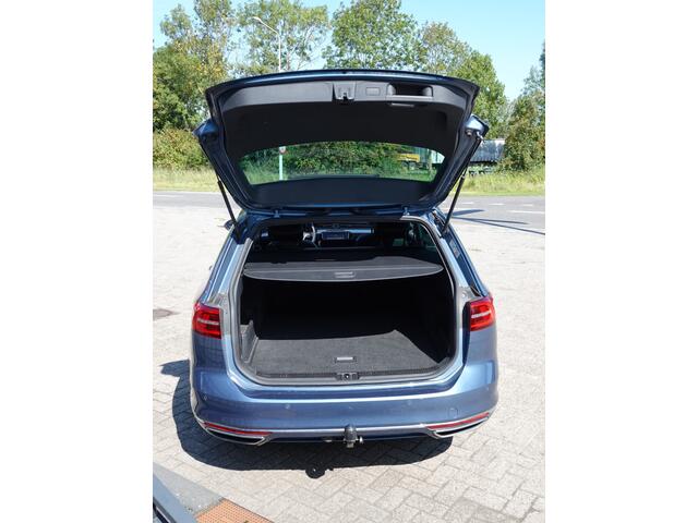 Volkswagen PASSAT Variant 1.4 TSI GTE PANO | H-LEER | TREKH. | DODE HOEK | ACC | VIRTUAL