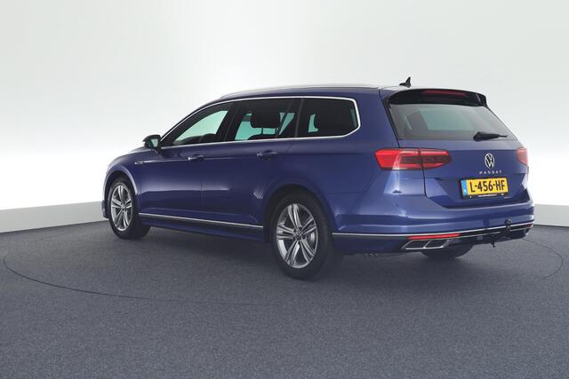 Volkswagen PASSAT Variant 1.5 TSI R-Line Business + Trekhaak Camera Keyless Stoelverwarming Virtual Cockpit Navigatie