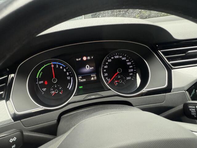 Volkswagen PASSAT Variant 1.4 TSI PHEV GTE Business Navigatie Apple Carplay/Android Auto Camera Parkeersensoren Stoelverwarming Climate Control