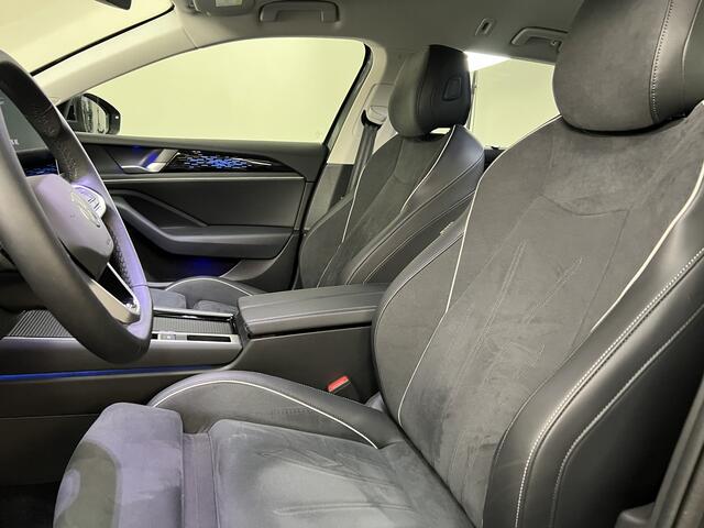 Volkswagen PASSAT Variant 1.5 eHybrid Elegance Business 204 PK Model 2025 Camera / Head Up / Trekhaak / IQ.Light / Park Assist / Airco