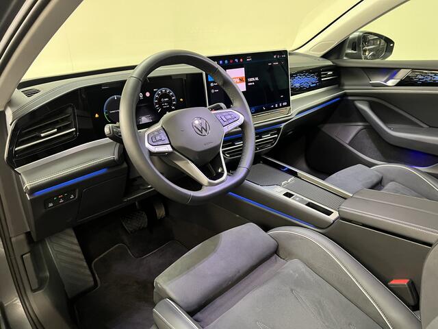 Volkswagen PASSAT Variant 1.5 eHybrid Elegance Business 204 PK Model 2025 Camera / Head Up / Trekhaak / IQ.Light / Park Assist / Airco